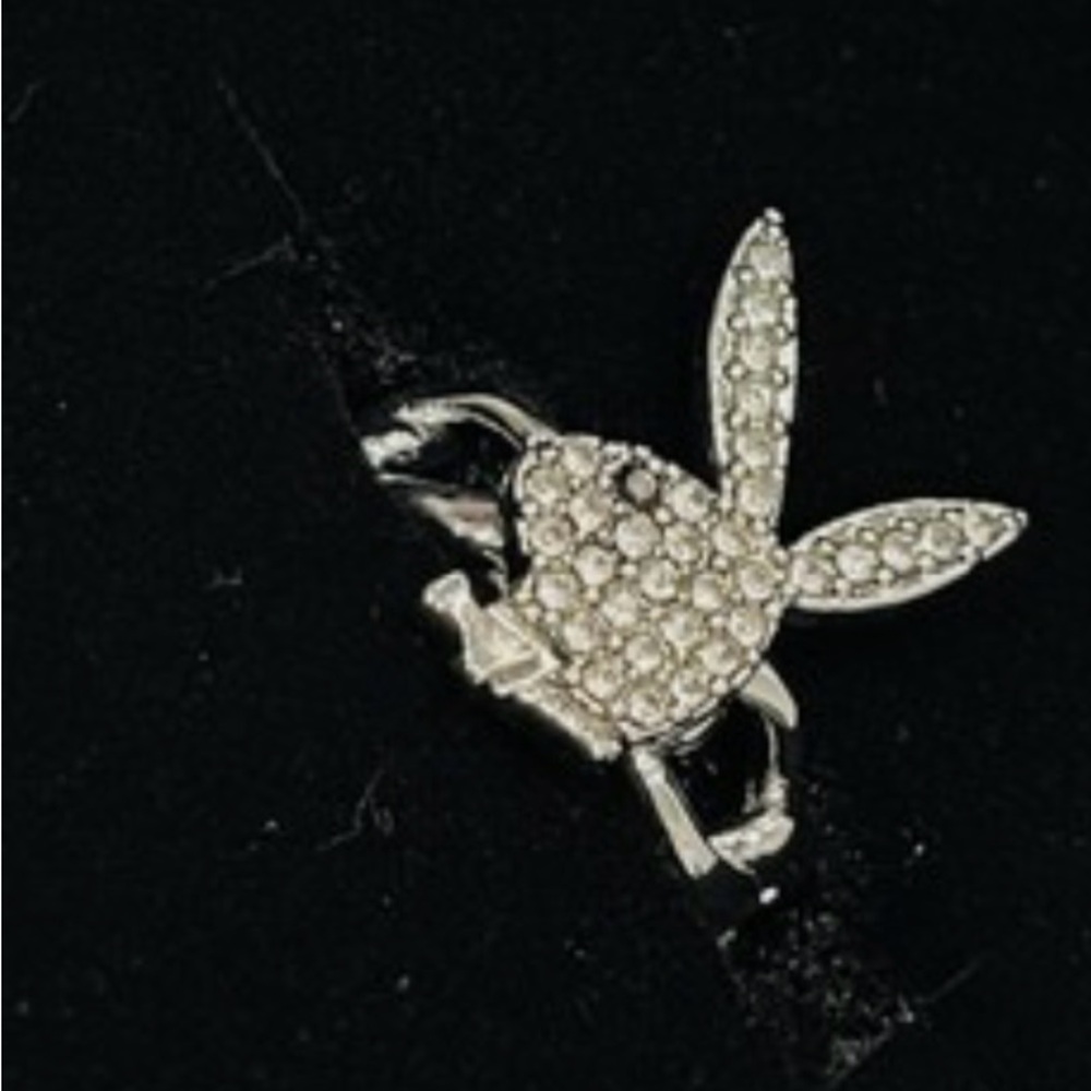The Playboy X Dalmata ring is a style unisex